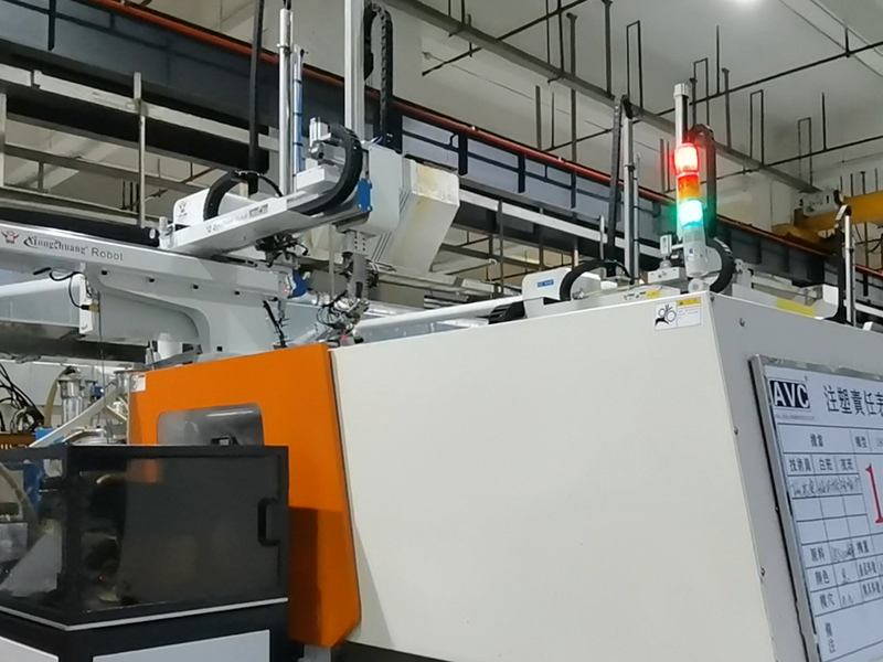 南宫机械手铜套埋取自动化